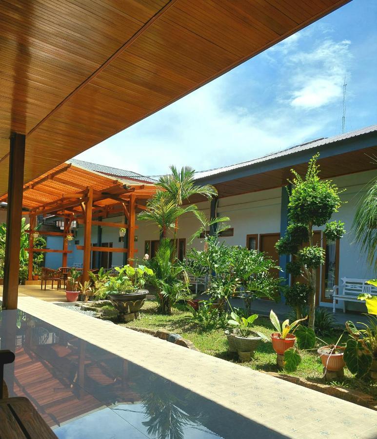 Oasis Hotel Ampana Exterior photo